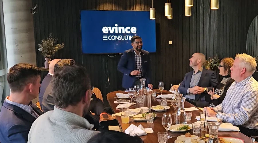 IT leaders gathered around a table at an evince IT Leaders Lunch event